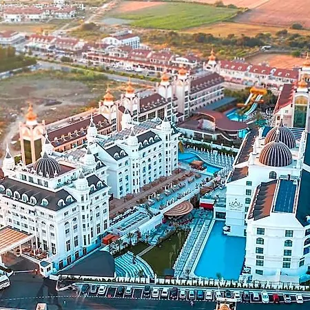 Resort Royal Palace Side