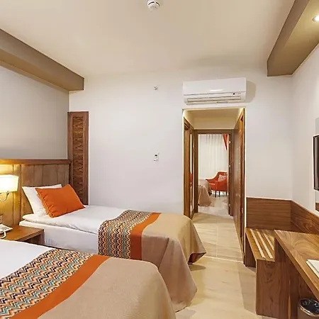 Royal Palace Resort Side