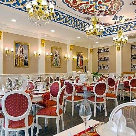 Royal Palace Resort Side