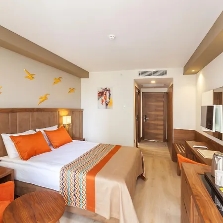 Royal Palace 5* Side