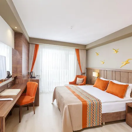 Royal Palace 5* Side