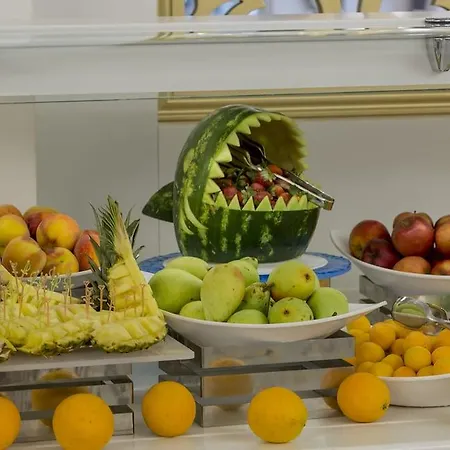 Royal Palace סייד