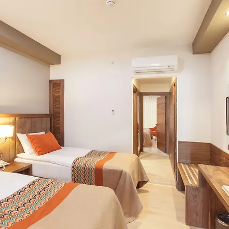 אתר נופש Royal Palace סייד