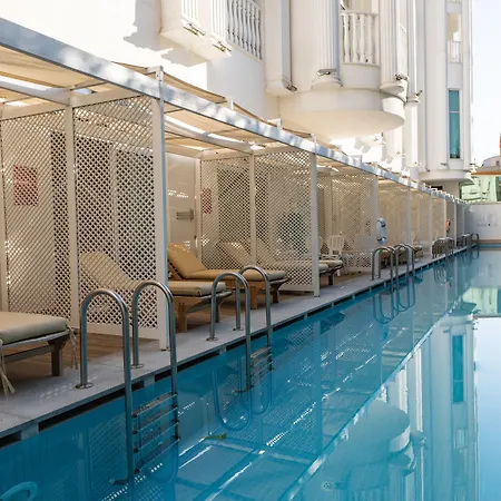 Royal Palace סייד